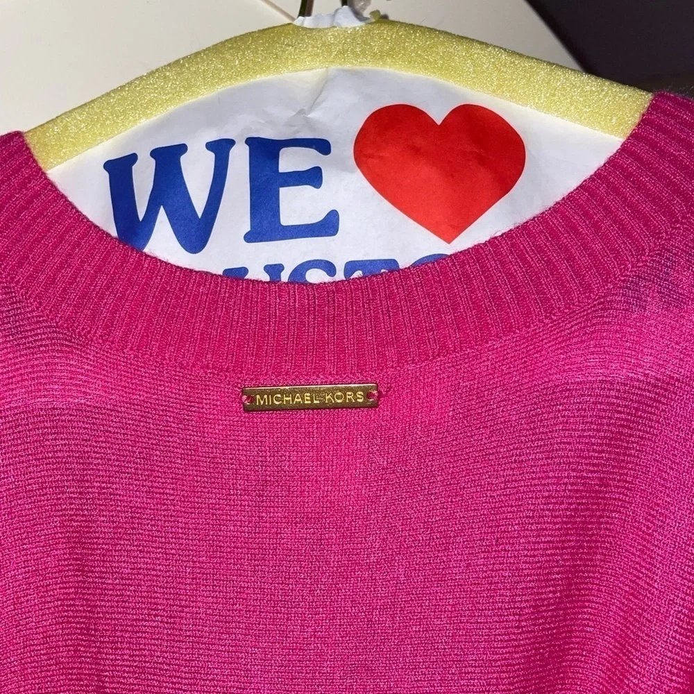 🍀 3 for $25 Hot pink Michael Kors off cold shoulder top women’s size  small